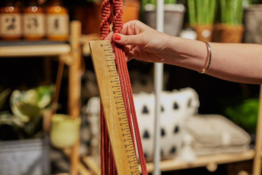 Make a spiral knot macramé plant hanger Online Course