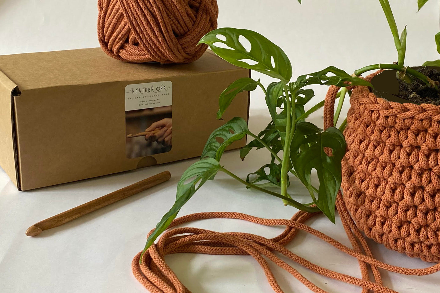 Crochet a Hanging Plant Pot: Course + Kit