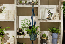 Load image into Gallery viewer, Make a simple macramé knot plant hanger: Course + Kit
