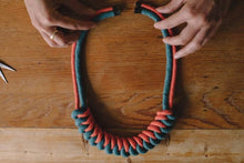 Load image into Gallery viewer, Make a rope knot necklace: Course + Kit

